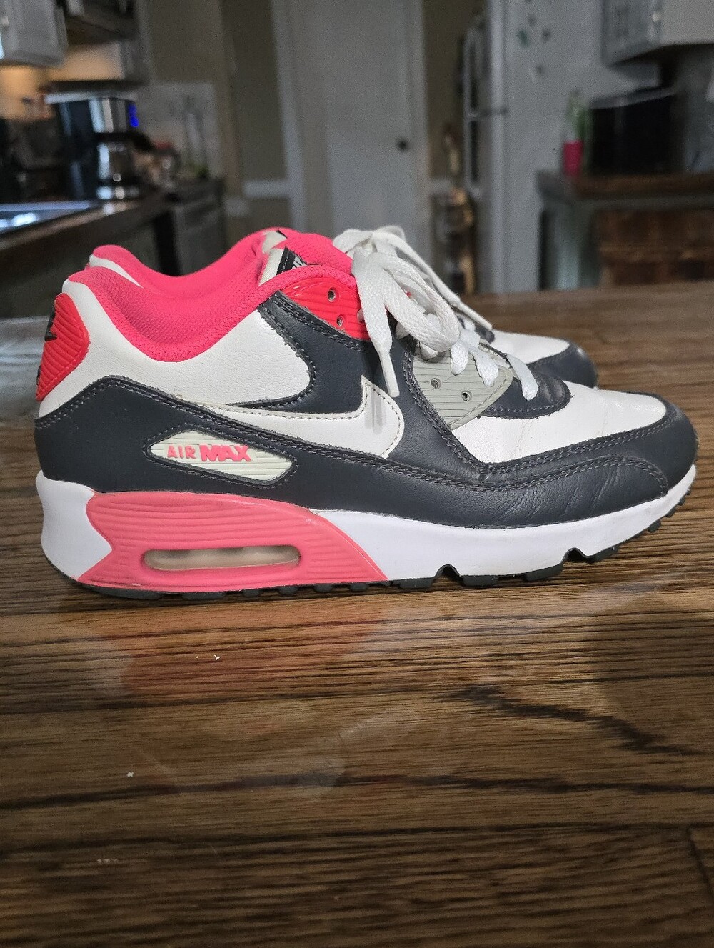 Nike Air Max 90 LTR GS Anthracite Hyper Pink Sneakers Size 5.5Y / Women’s 7